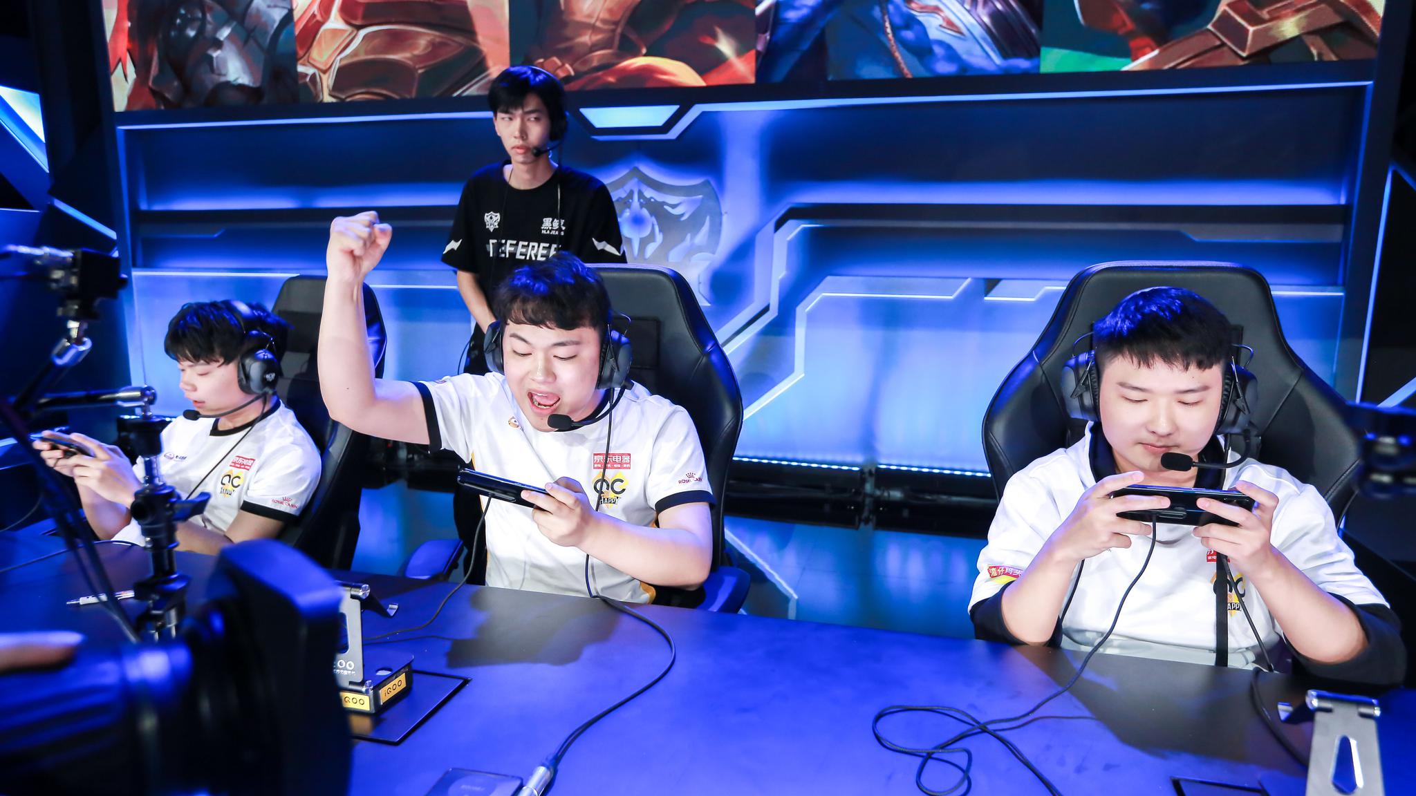 老人就是双C！ Flandre Anbesa完美开团， Anyone's Legend 在两波中击败 LGD Gaming 率先拿到赛点